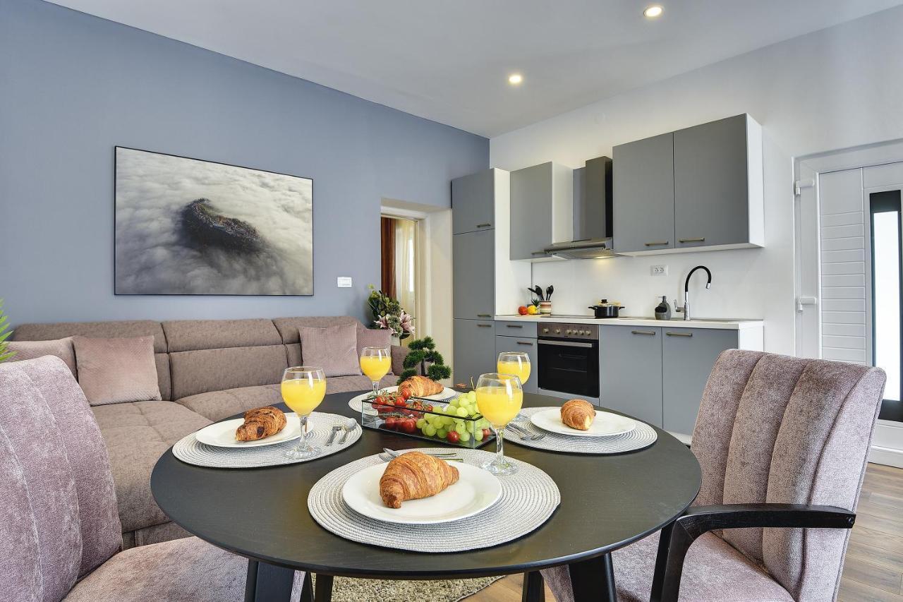 D&A Central Luxury Apartments With Free Parking 普拉 外观 照片