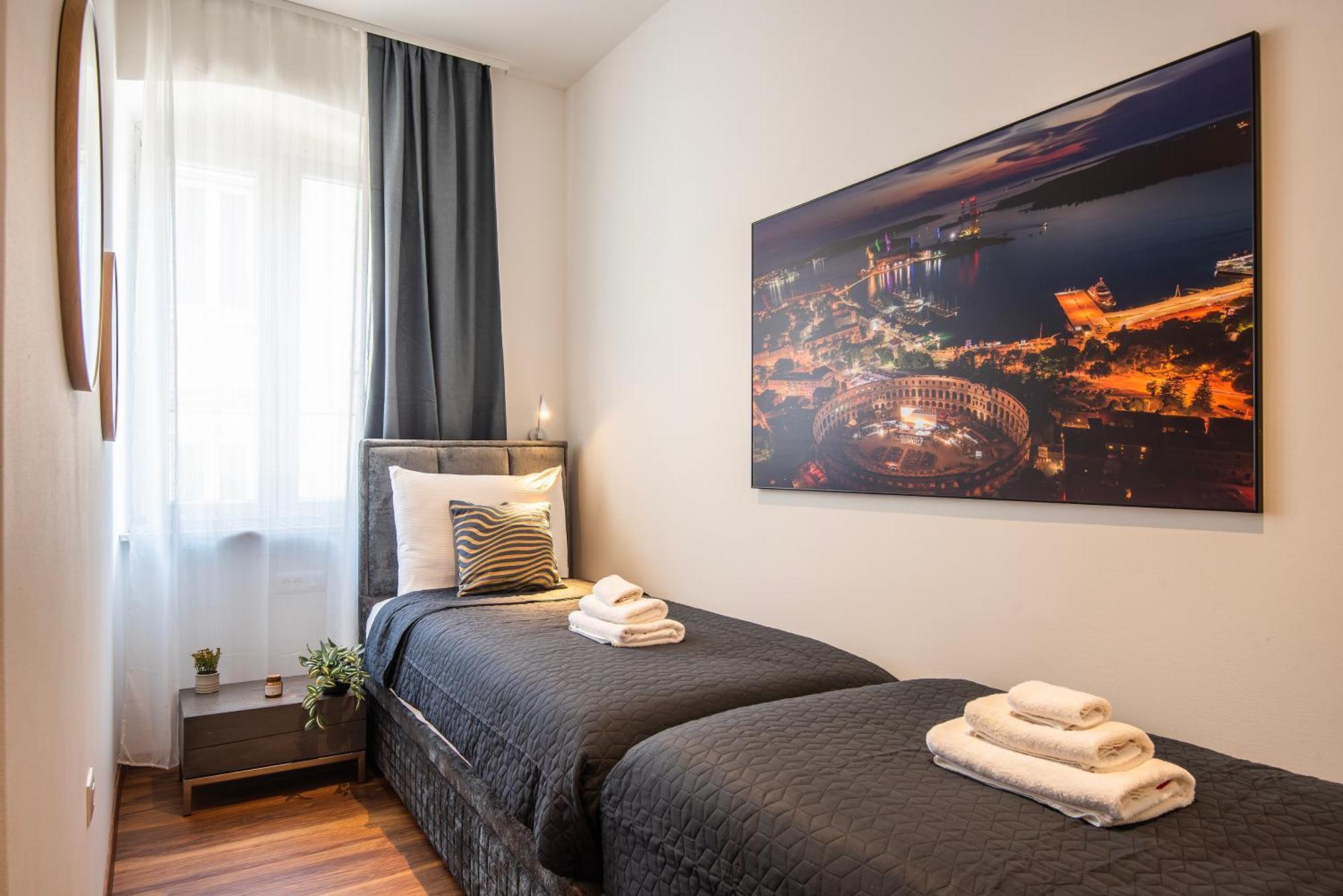 D&A Central Luxury Apartments With Free Parking 普拉 外观 照片