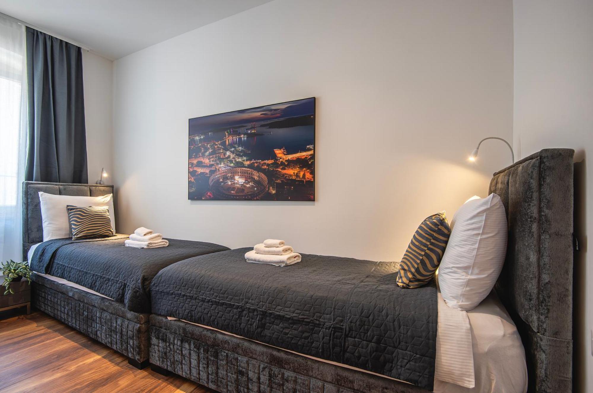 D&A Central Luxury Apartments With Free Parking 普拉 外观 照片