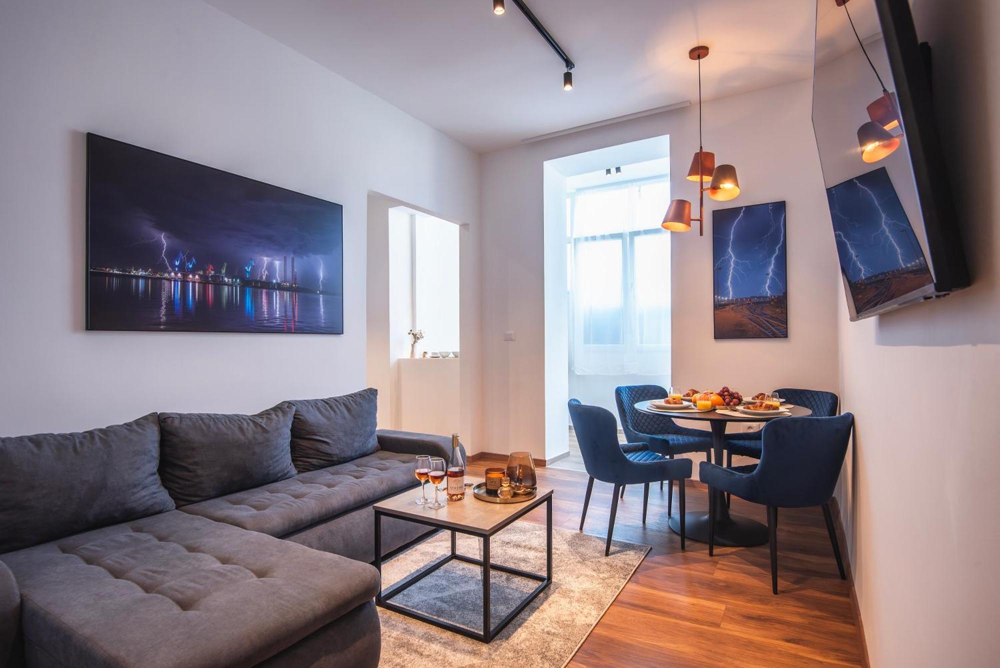 D&A Central Luxury Apartments With Free Parking 普拉 外观 照片